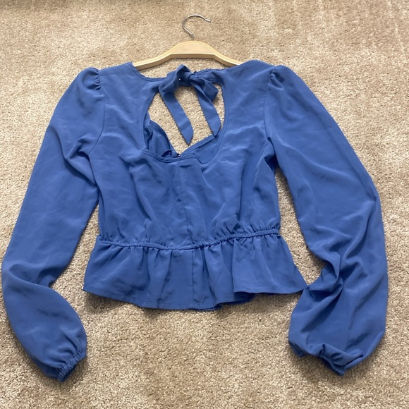 Kingston grey Adorable Cropped Long Sleeve Scoop Front & Open Back with Tie - Picture 3 of 8